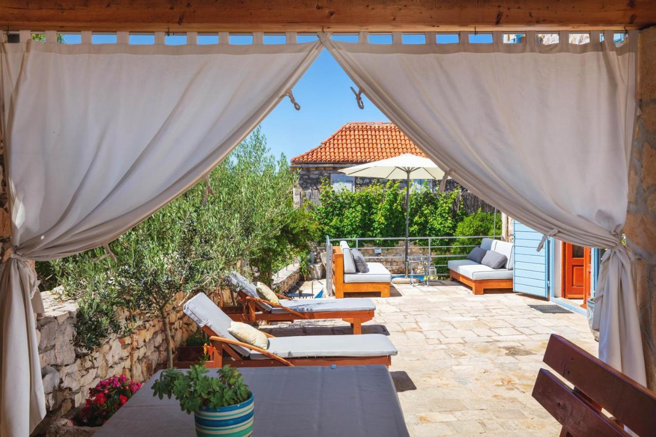 Villa Vicina Heritage Villa For 9,Milna - Close To Restaurants And Shops Exterior photo